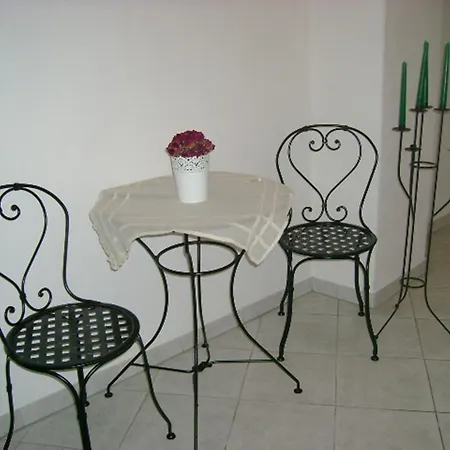 Na Hradbach 3*