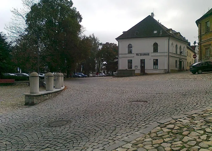 Na Hradbach 3*
